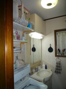 無駄のないシンプルデザインですっきりした洗面空間に　目黒区I様邸